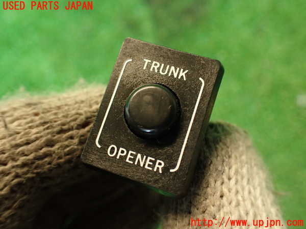 2UPJ-9232846312]クラウン 4ドア ハードトップ(GS131)スイッチ7(トランクオープナー) 中古_2