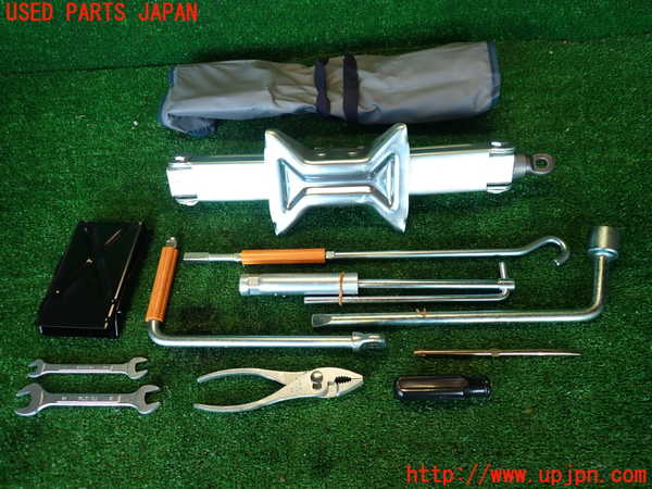 2UPJ-9232847805]クラウン 4ドア ハードトップ(GS131)車載工具 中古_4