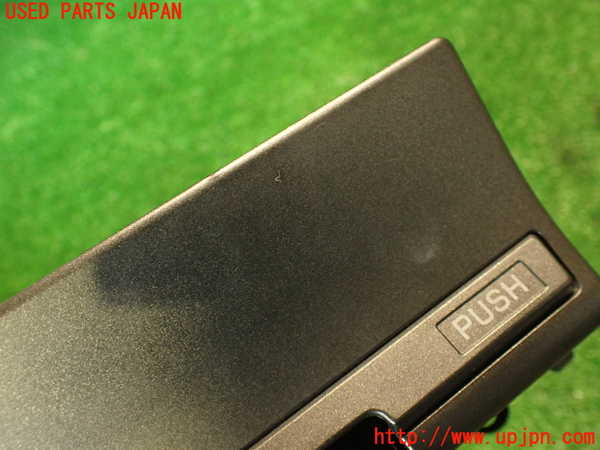2UPJ-9232847821]クラウン 4ドア ハードトップ(GS131)灰皿1 中古_2