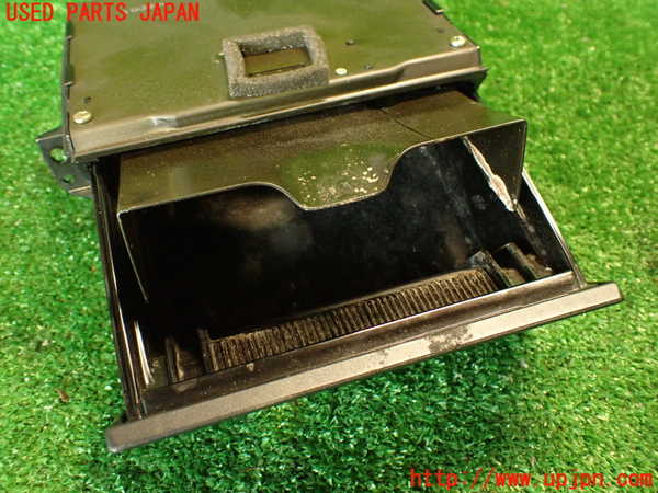 2UPJ-9232847821]クラウン 4ドア ハードトップ(GS131)灰皿1 中古_3