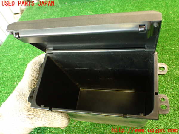 2UPJ-9232847841]クラウン 4ドア ハードトップ(GS131)小物入れ1 中古_3