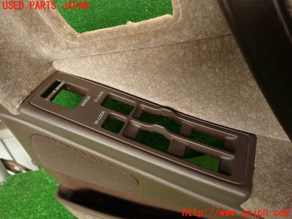 2UPJ-9232841234]クラウン 4ドア ハードトップ(GS131)右前ドア内張り 中古_3