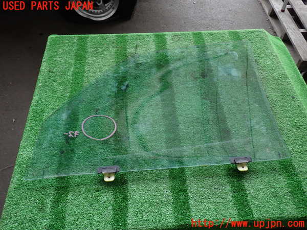 2UPJ-9232861238]ハイラックスサーフ(KZN185W)右前ドアガラス 中古(M305)_4