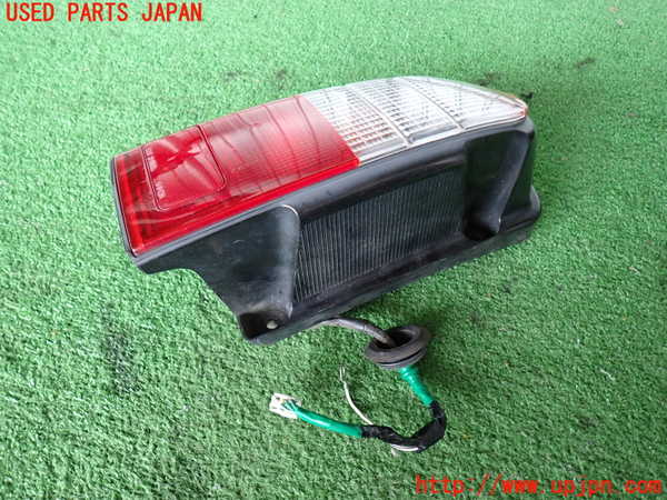 2UPJ-9232861536]ハイラックスサーフ(KZN185W)左テールランプ 中古_3