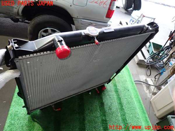 2UPJ-9232862321]ハイラックスサーフ(KZN185W)ラジエーター1 中古_2