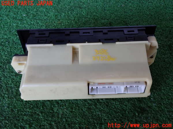 2UPJ-9232866066]ハイラックスサーフ(KZN185W)エアコンスイッチ1 中古_2