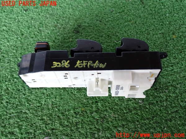 2UPJ-9232866240]ハイラックスサーフ(KZN185W)右前パワーウィンドウスイッチ 中古_2
