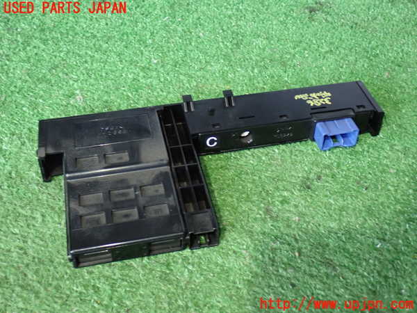 2UPJ-9232866300]ハイラックスサーフ(KZN185W)デフォッガースイッチ 中古_2