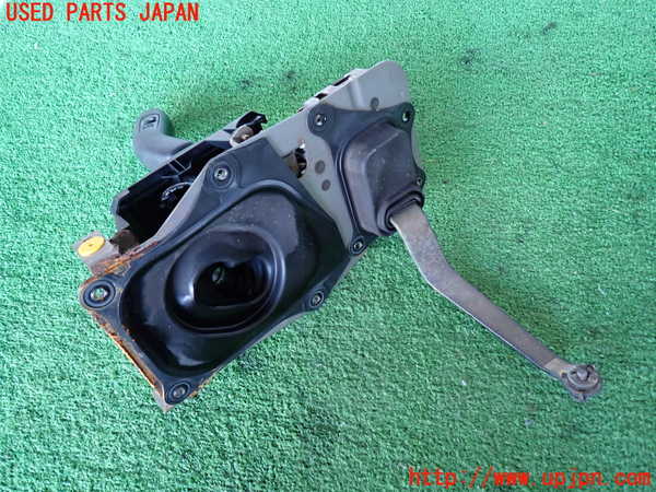 2UPJ-9232867555]ハイラックスサーフ(KZN185W)ATシフトレバー 中古_4