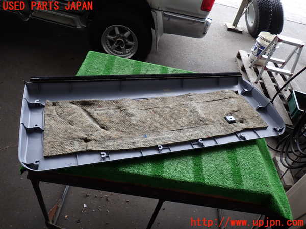 2UPJ-9232861578]ハイラックスサーフ(KZN185W)バックドア内張り 中古_4