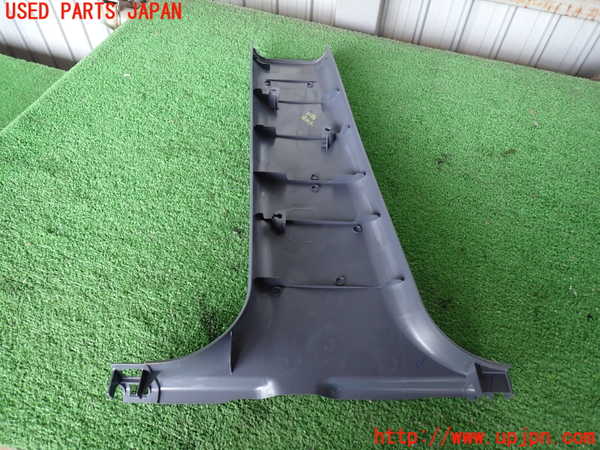 2UPJ-9232867665]ハイラックスサーフ(KZN185W)右センターピラートリム 中古_2