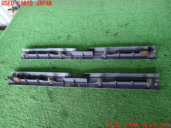 2UPJ-9232867740]ハイラックスサーフ(KZN185W)スカッフプレート 中古_2