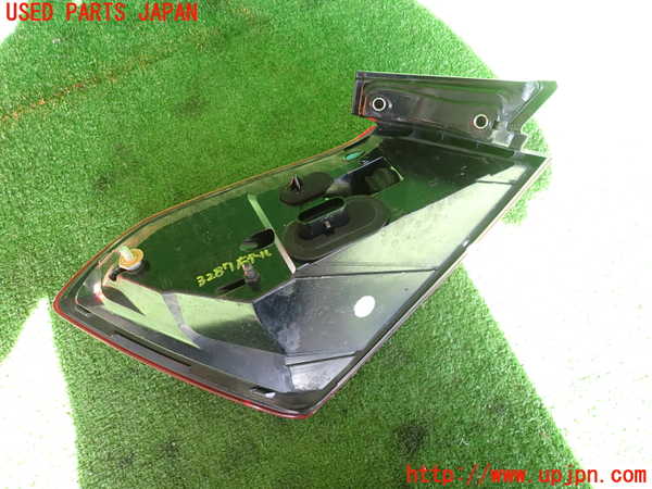 2UPJ-9232871530]マセラティ・ギブリ(MG30A)右テールランプ 中古_3