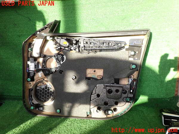 2UPJ-9232871264]マセラティ・ギブリ(MG30A)左前ドア内張り 中古_3
