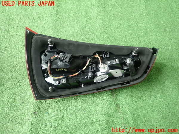 1UPJ-9232881530]アウディ・A1 スポーツバック(8XCHZ)右テールランプ 中古_3