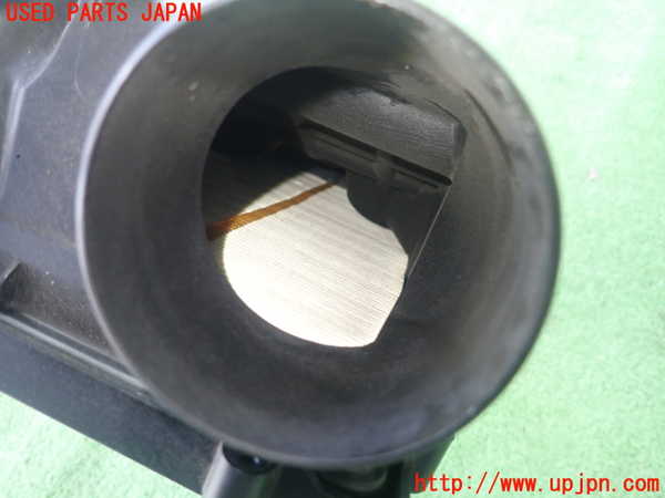 1UPJ-9232882560]アウディ・A1 スポーツバック(8XCHZ)エアクリーナーボックス 中古_3