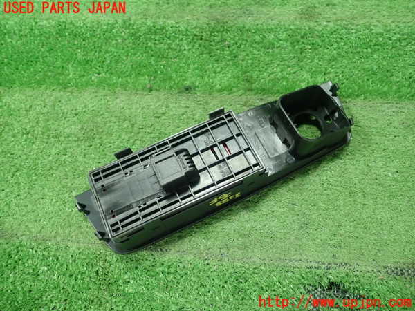 1UPJ-9232886240]アウディ・A1 スポーツバック(8XCHZ)右前パワーウィンドウスイッチ 中古_3