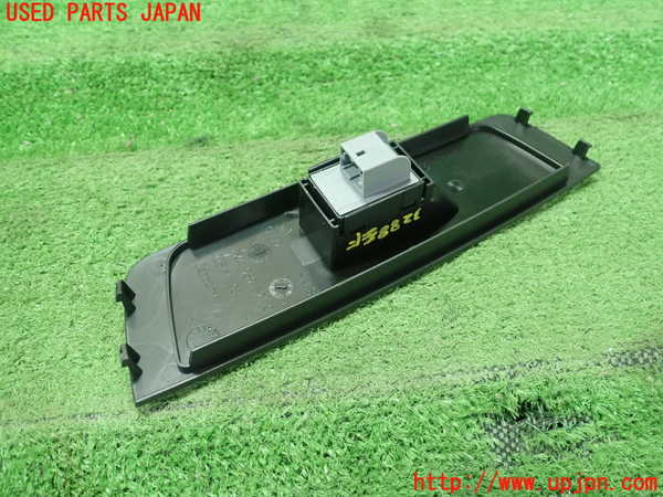 1UPJ-9232886245]アウディ・A1 スポーツバック(8XCHZ)左前パワーウィンドウスイッチ 中古_3