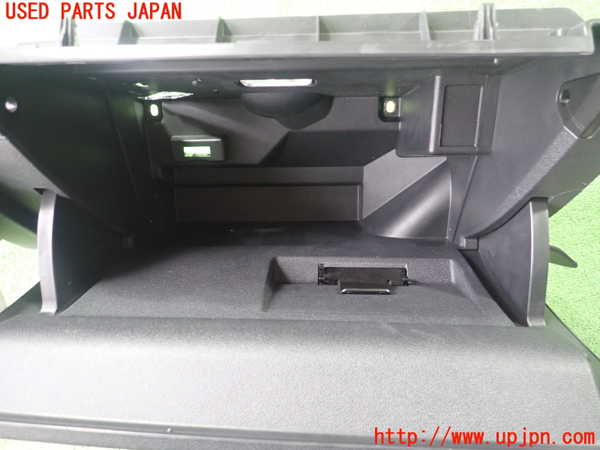 1UPJ-9232887516]アウディ・A1 スポーツバック(8XCHZ)グローブボックス1 中古_2