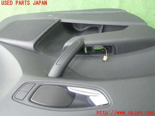 1UPJ-9232881264]アウディ・A1 スポーツバック(8XCHZ)左前ドア内張り 中古_2