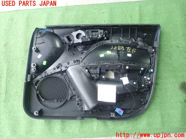 1UPJ-9232881264]アウディ・A1 スポーツバック(8XCHZ)左前ドア内張り 中古_3