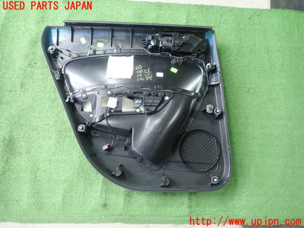 1UPJ-9232881294]アウディ・A1 スポーツバック(8XCHZ)右後ドア内張り 中古_3