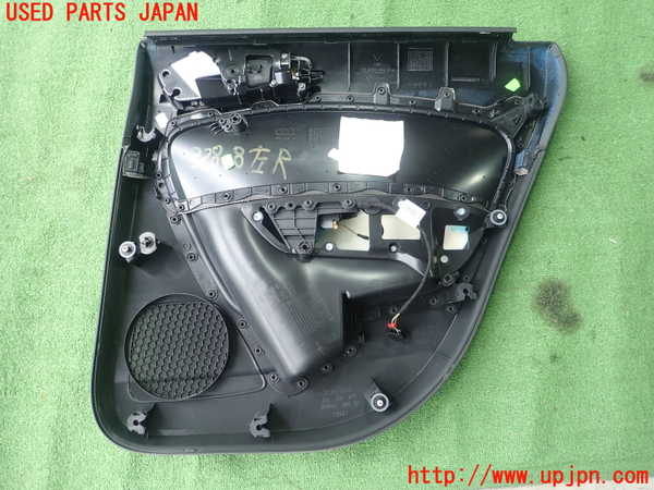 1UPJ-9232881324]アウディ・A1 スポーツバック(8XCHZ)左後ドア内張り 中古_3