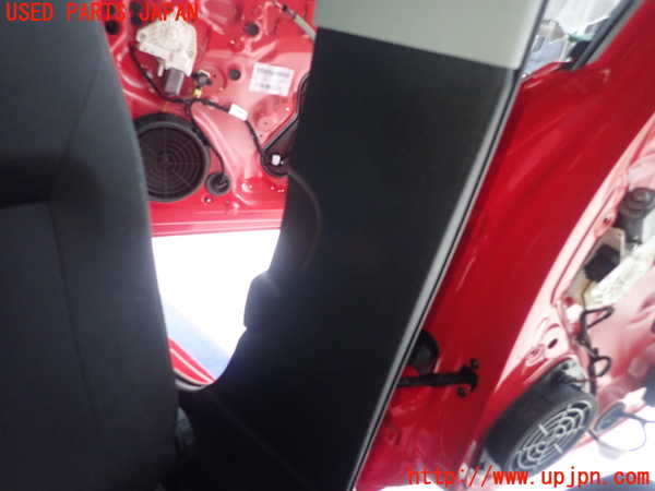 1UPJ-9232887665]アウディ・A1 スポーツバック(8XCHZ)右センターピラートリム 中古_2