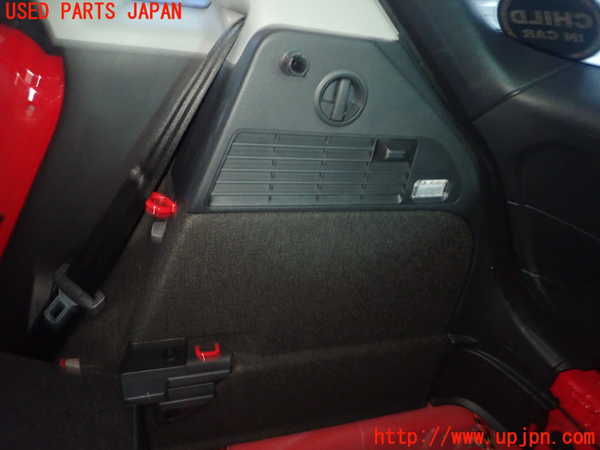 1UPJ-9232887675]アウディ・A1 スポーツバック(8XCHZ)右リアピラートリム 中古_2