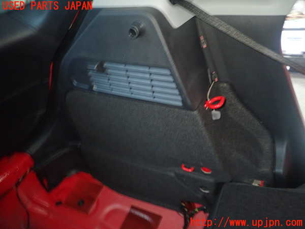 1UPJ-9232887680]アウディ・A1 スポーツバック(8XCHZ)左リアピラートリム 中古_2