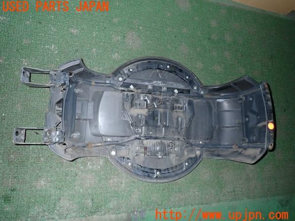 3UPJ=9232890029]パジェロ ロング エクシード(V98W)純正 スペアタイヤカバー 中古_5