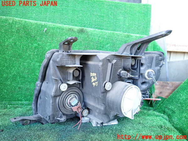 1UPJ-9232891130]パジェロ(V98W)右ヘッドライト HID 中古_3