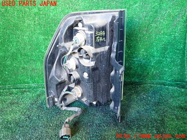 1UPJ-9232891530]パジェロ(V98W)右テールランプ 中古_2
