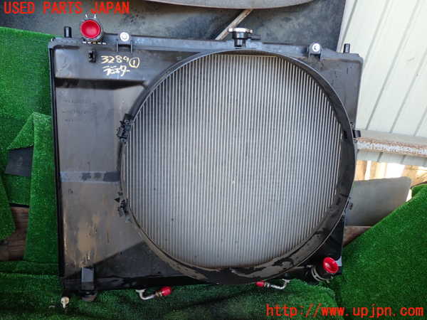 1UPJ-9232892321]パジェロ(V98W)ラジエーター1 中古_4