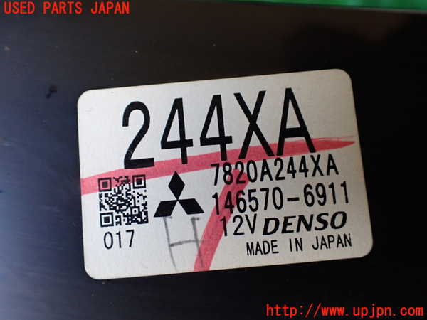 1UPJ-9232896066]パジェロ(V98W)エアコンスイッチ1 中古_4