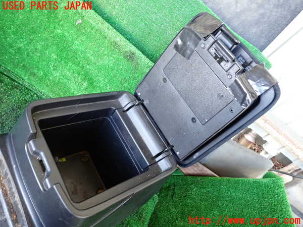 1UPJ-9232897540]パジェロ(V98W)センターコンソール 中古_3