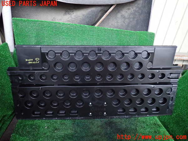 1UPJ-9232897771]パジェロ(V98W)ラゲッジトレイ1 中古_3