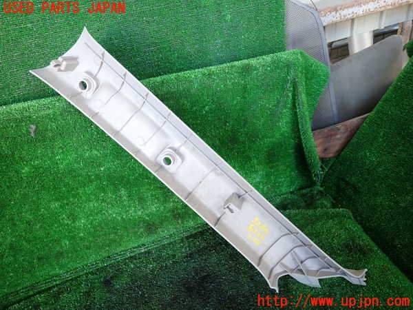 1UPJ-9232897655]パジェロ(V98W)右フロントピラートリム 中古_3