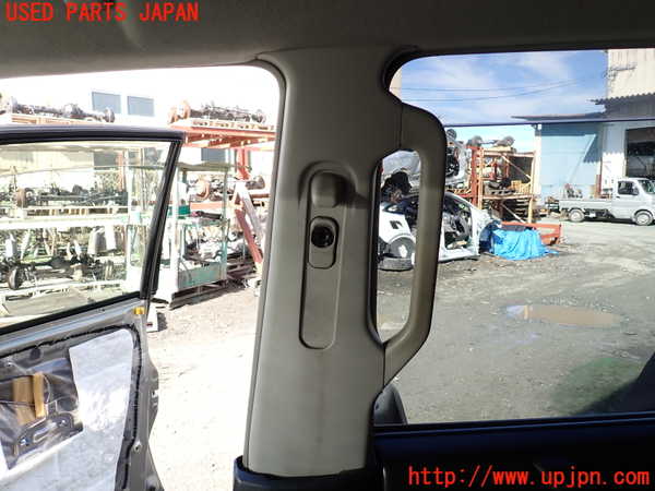 1UPJ-9232897665]パジェロ(V98W)右センターピラートリム 中古_2