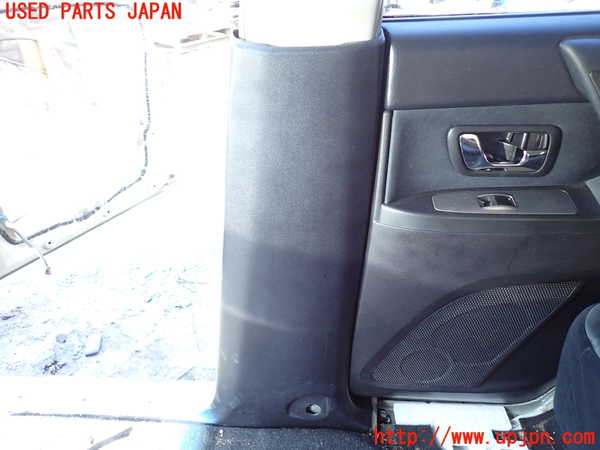 1UPJ-9232897665]パジェロ(V98W)右センターピラートリム 中古_3
