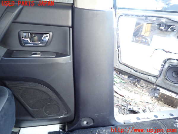 1UPJ-9232897670]パジェロ(V98W)左センターピラートリム 中古_3