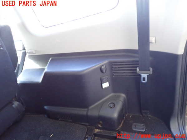 1UPJ-9232897675]パジェロ(V98W)右リアピラートリム 中古_3