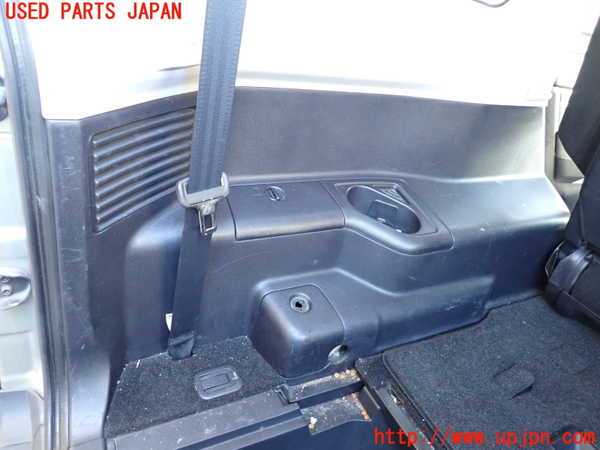 1UPJ-9232897680]パジェロ(V98W)左リアピラートリム 中古_3