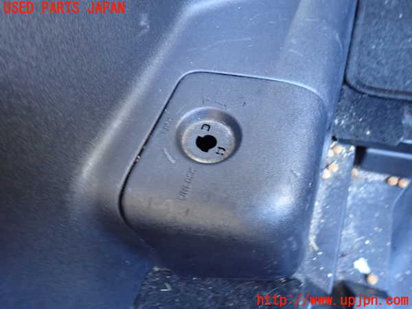 1UPJ-9232897680]パジェロ(V98W)左リアピラートリム 中古_4