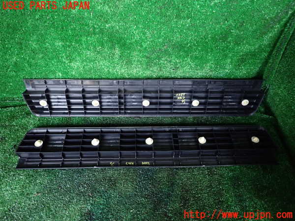 1UPJ-9232897740]パジェロ(V98W)スカッフプレート 中古_2