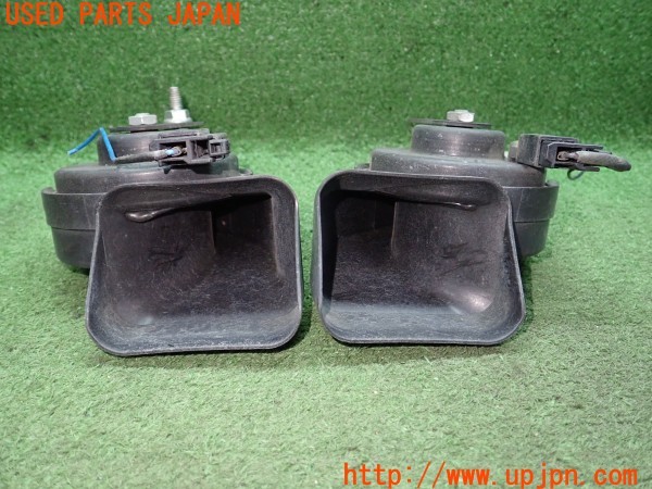 3UPJ=9232900563]レクサス CT200h(ZWA10)純正 86520-75010 ホーン 中古_3