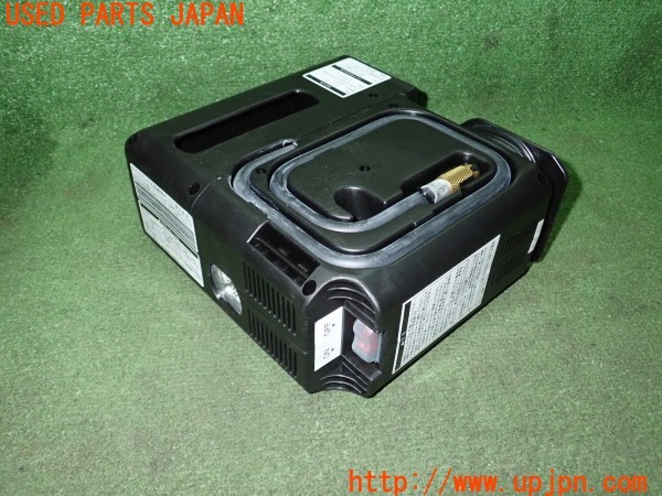 3UPJ=9232900625]レクサス CT200h(ZWA10)純正 パンク修理キット エアコンプレッサー 中古_3