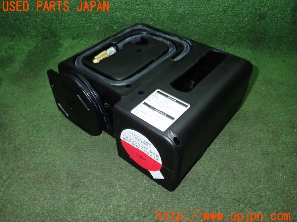 3UPJ=9232900625]レクサス CT200h(ZWA10)純正 パンク修理キット エアコンプレッサー 中古_4