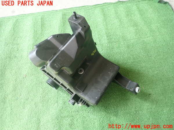 1UPJ-9232902560]レクサス・CT200h(ZWA10)エアクリーナーボックス 中古_3