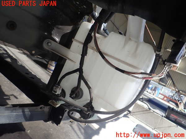1UPJ-9232906791]レクサス・CT200h(ZWA10)ウォッシャータンク1 中古_3